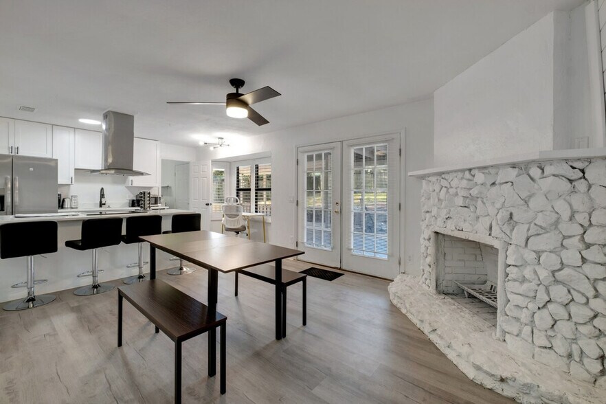 Building Photo - 2427 Ludmila Ln