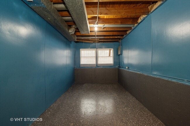 Building Photo - 9433 S Burnside Ave