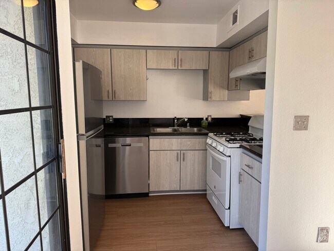 Building Photo - 3228 Honolulu Ave