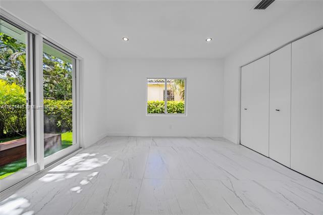 Building Photo - 400 Sansovino Ave