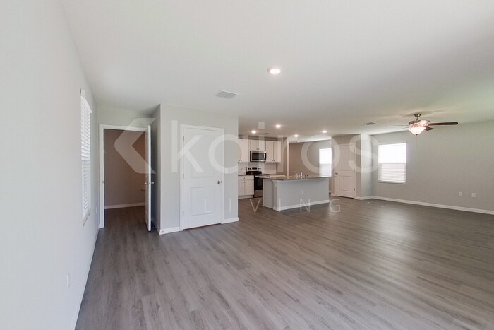 Building Photo - 8602 SW 43rd Ter