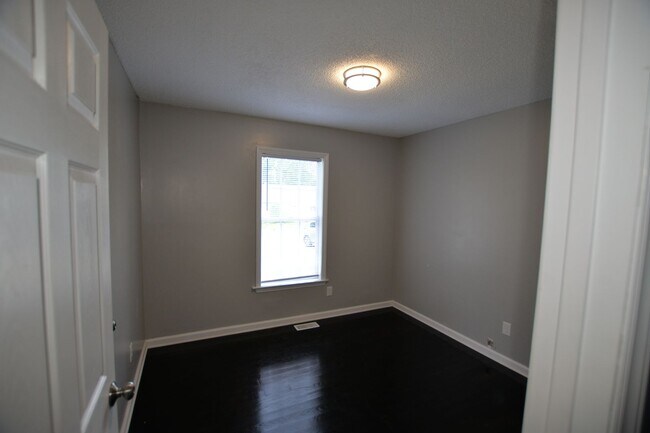 Building Photo - Cozy 3-Bedroom Near Greensboro Coliseum