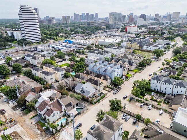 Building Photo - 2819 Bering Dr
