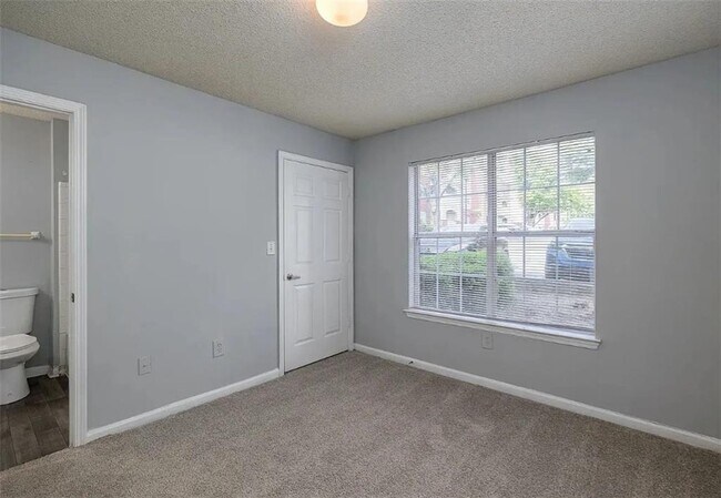 Building Photo - 875 Hank Aaron Dr SW