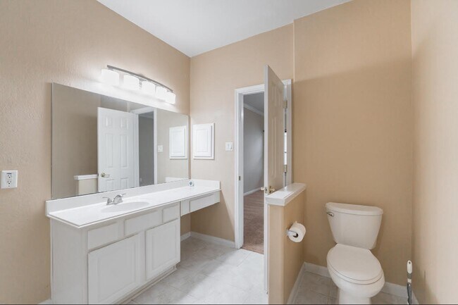 Building Photo - 3223 Legends Creek Dr