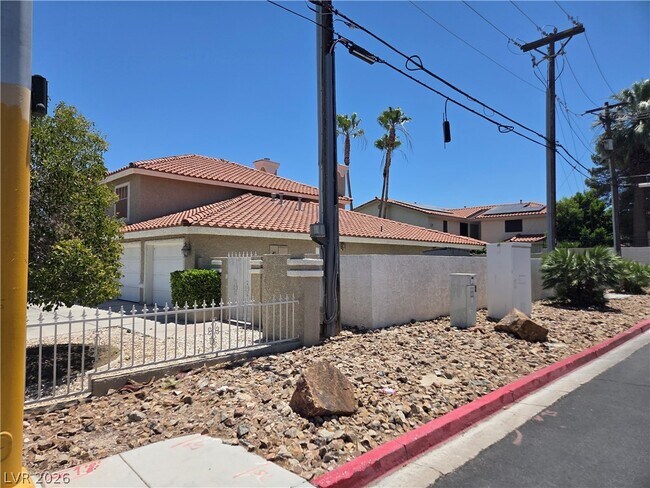 Building Photo - 3013 W Oakey Blvd
