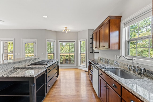 Building Photo - 2505 Eastway Dr