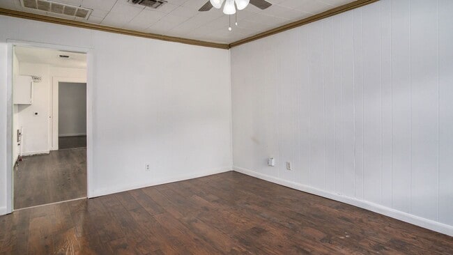 Building Photo - Beautifully Crafted 3 Bed 1 Bath Home in River Oaks!