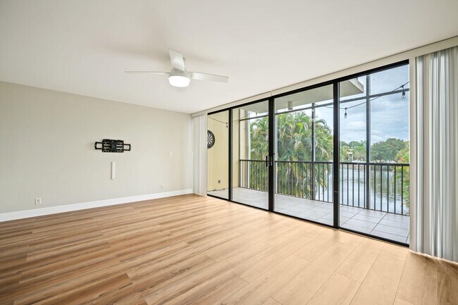 Building Photo - 2800 SW 87th Ave