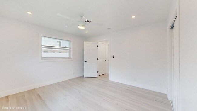 Building Photo - 4761 NE 28th Ave