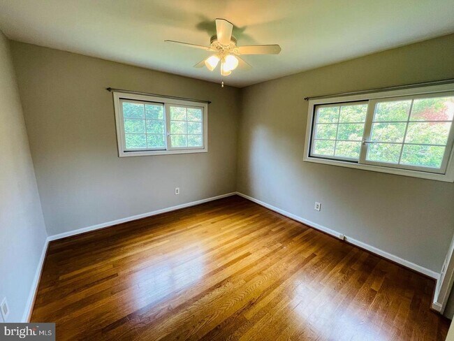 Building Photo - 7115 Warbler Ln