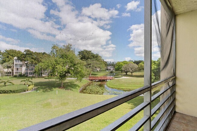 Building Photo - 9451 Evergreen Pl