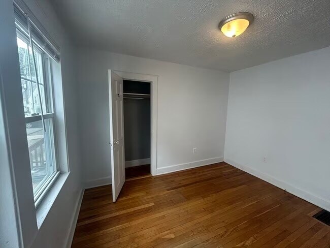 Building Photo - 46 Lawn Ave