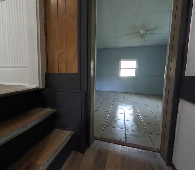 Building Photo - 738 S 28th St