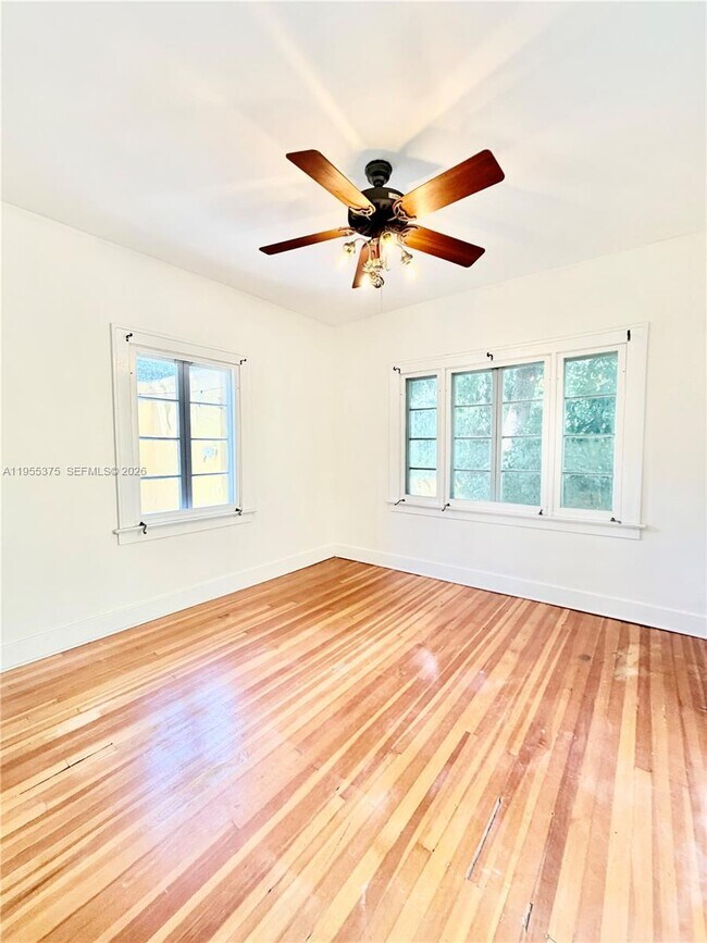 Building Photo - 1306 Madrid St