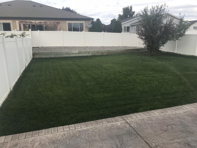 Building Photo - 1717 Bluestone Dr