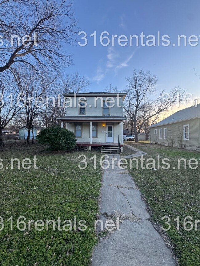 Building Photo - $1095 - 4 bed 2 bath - Single Family Home - NEWLY RENOVATED