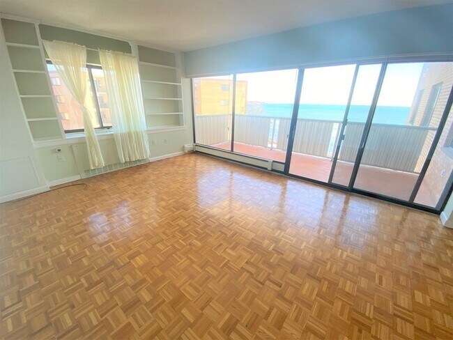 Building Photo - 300 Lynn Shore Dr