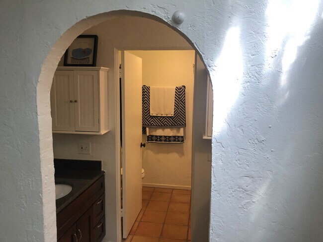 Building Photo - 29233 HEATHERCLIFF Rd