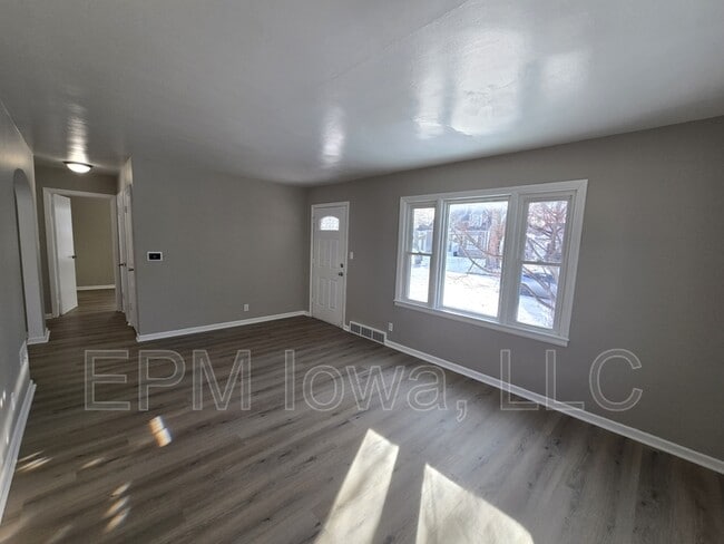 Building Photo - 1147 Bourland Ave