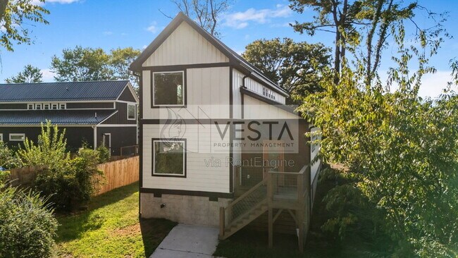 Building Photo - 108 Tracy Ave