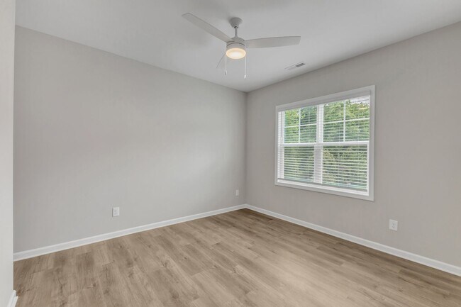 Building Photo - 3/3.5 Townhome Walking Distance to NC State
