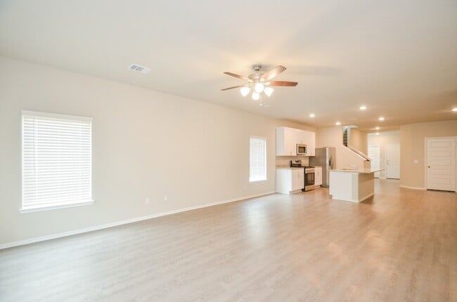 Building Photo - 25513 Blossom Ct