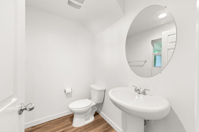 Building Photo - Beautiful Two-Story Home with Spacious Open Floor Plan!
