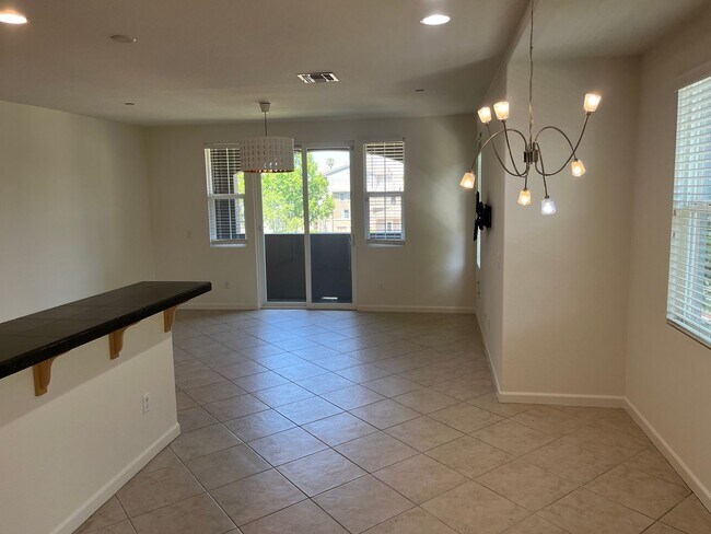 Building Photo - Bright Corner 3BD/3BA Townhome Near BART & Great Mall!