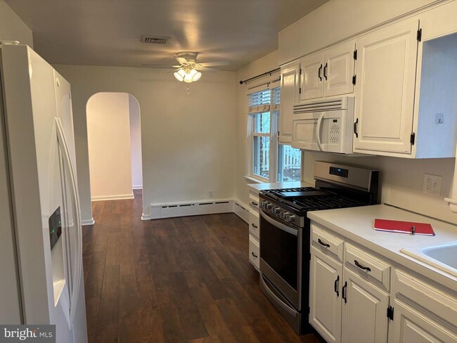 Building Photo - 5424 Valley View Dr