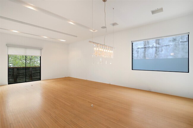 Building Photo - 730 Tulane St