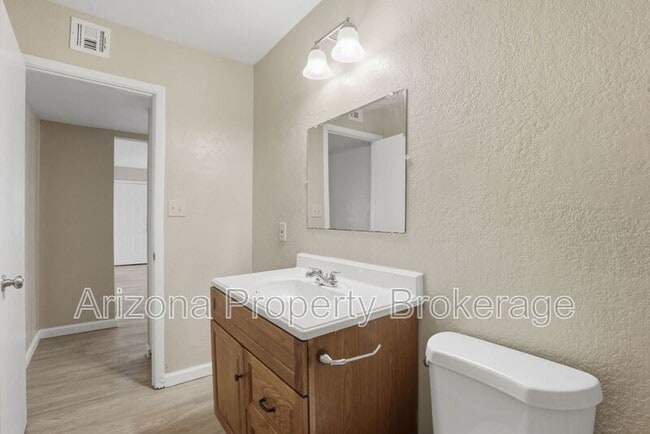 Building Photo - 607 W Rio Salado Pkwy