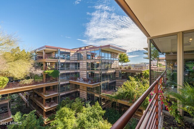 Building Photo - 7147 E Rancho Vista Dr