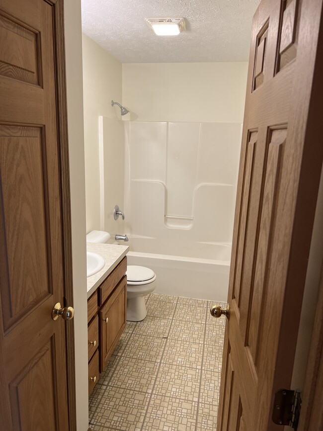 Building Photo - 1280 Sequoia Ct