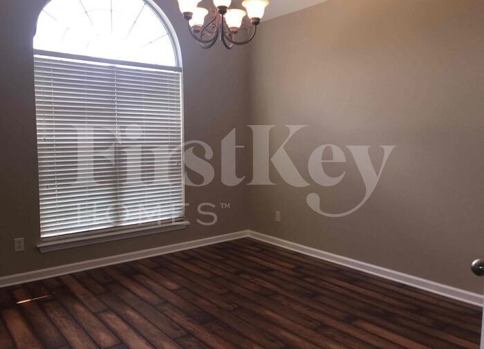 Building Photo - 995 Nesting Wood Cir W