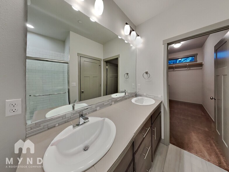 Building Photo - 1217 NW Benton St