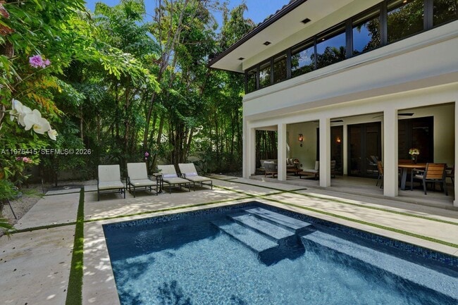 Building Photo - 5735 N Bay Rd