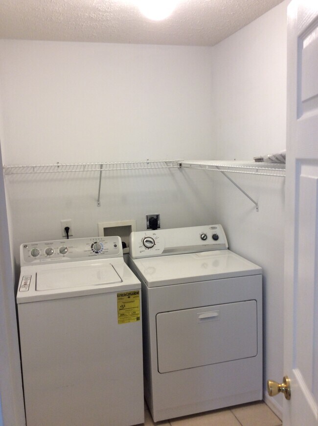 Building Photo - 5118 SE Driftwood Ave