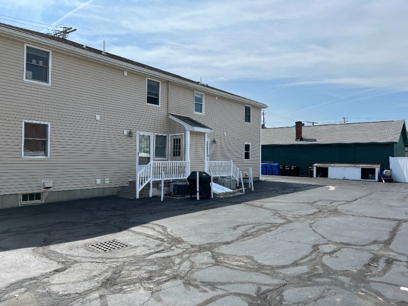 Building Photo - 12 Cutter St
