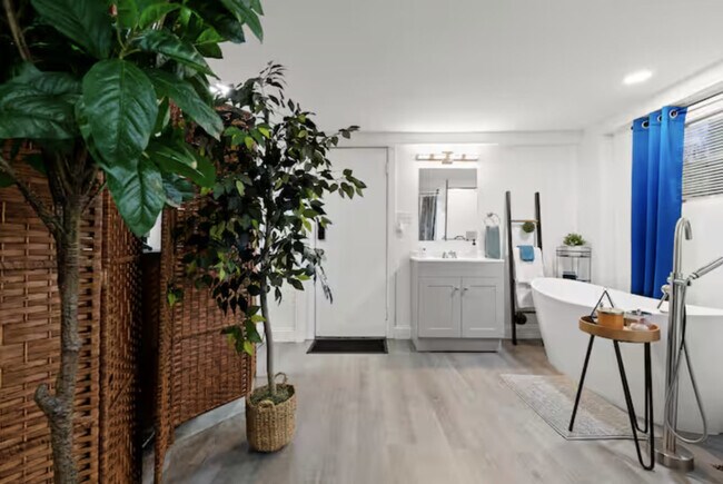 Building Photo - 2614 NW 8th St