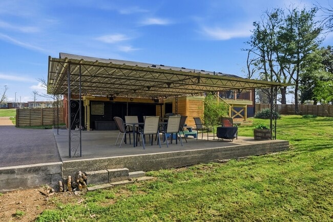 Building Photo - 2820 Donna Hill Dr