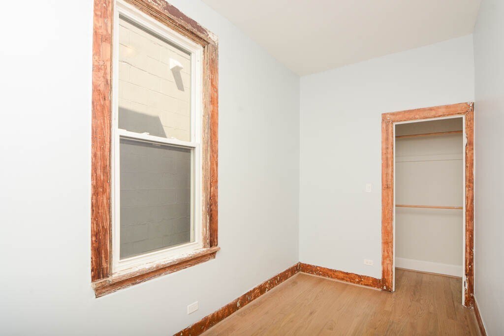 Building Photo - 921 N Winchester Ave