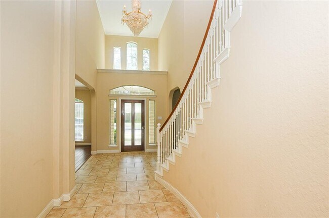 Building Photo - 8707 Westbrook Forest Dr
