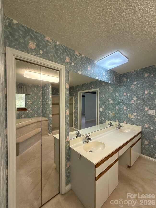 Building Photo - 13930 Idlewild Rd