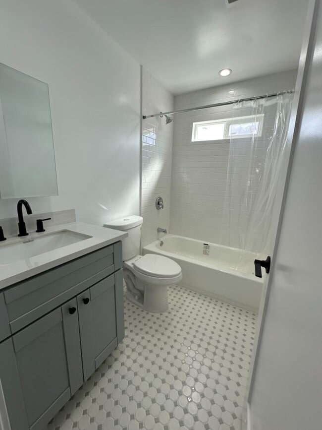 Building Photo - 626 W 54th St