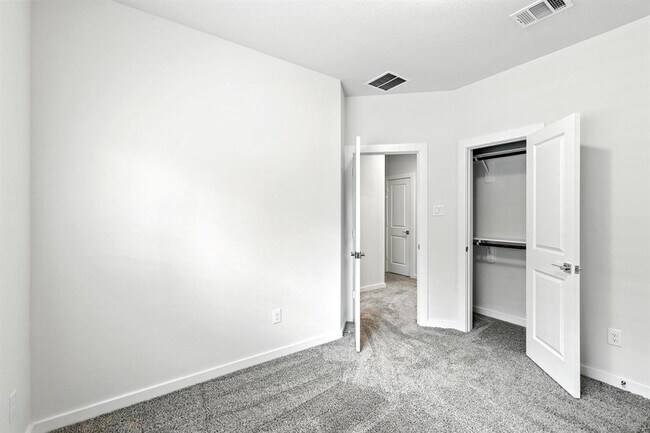 Building Photo - 7846 Grand Louis Wy
