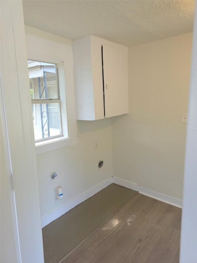 Building Photo - 2204 State Hwy 3