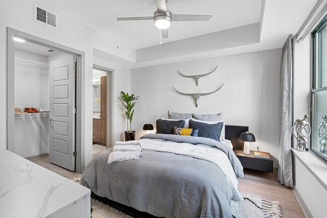 Building Photo - 425 Centerpointe Cir