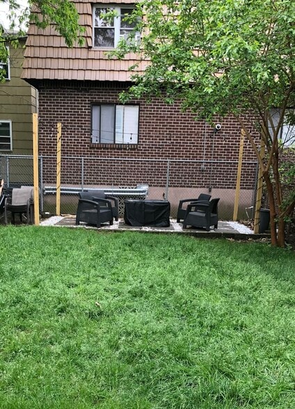 Building Photo - 75 70TH ST