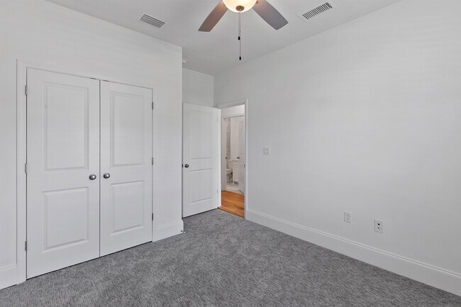 Building Photo - 2505 Mount Vernon Ln